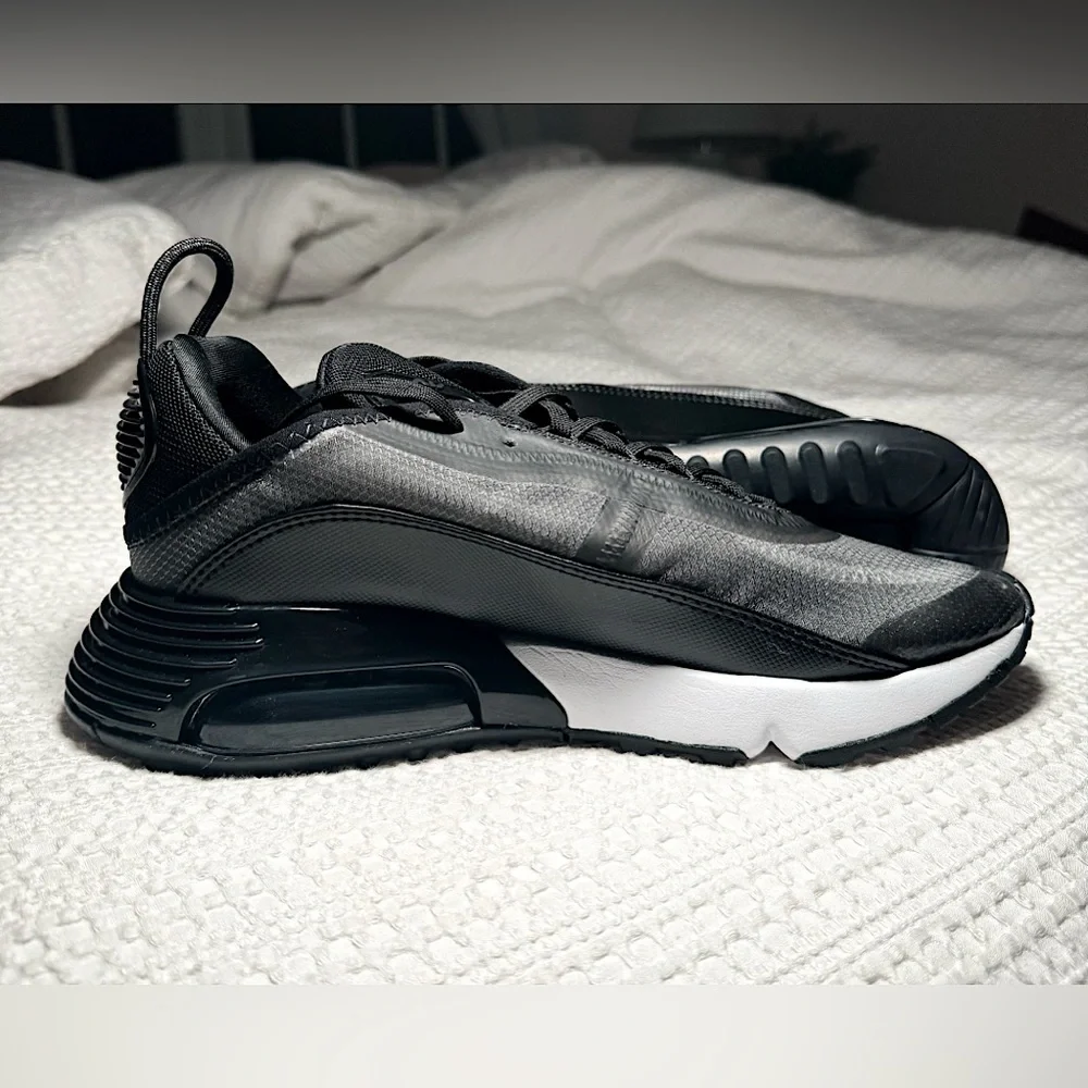 NWOB‼️- NIKE AIR MAX 2090 Running Sneakers (Black/Grey/White) -M 8.5 / W 9.5 - Picture 8 of 15